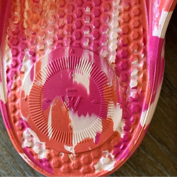 NWT Totes EverydayWear Flip Flops (10) Pink Multi Marble - Picture 4 of 9